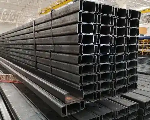 Estoque de Perfil U Enrijecido de chapa dobrada para estruturas metálicas e serralheria (U Simples, U Enrijecido)